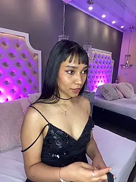 LaylaJames Chat XXX in diretta