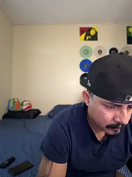 צ'אט XXX בשידור חי של PeterGrandee