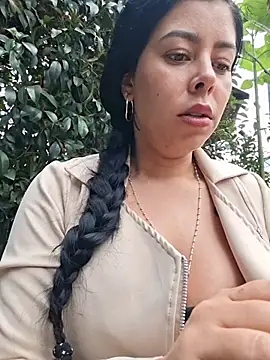 צ'אט XXX בשידור חי של Luianna