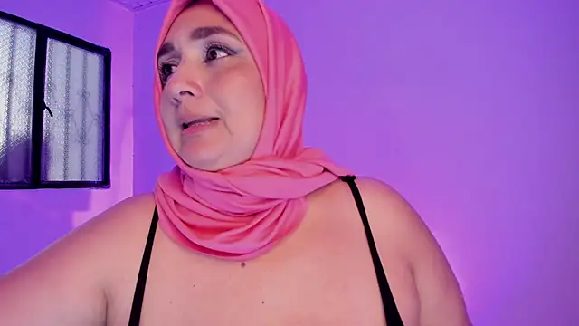 Chat +18 de HijabiMilff ao vivo