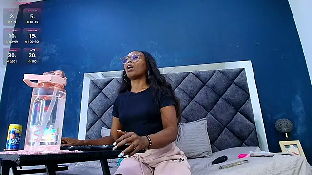 Chat +18 de ebony__jheim ao vivo