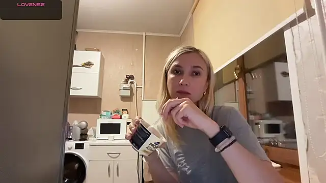 AngelJeni Adlı Modelin Canlı XXX Sohbeti