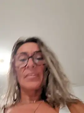 Chat +18 de carlamouetteofficial ao vivo