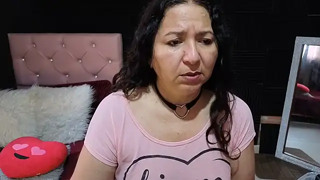 Chat +18 de katifoxx ao vivo