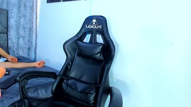 DarellTheseo Chat XXX live