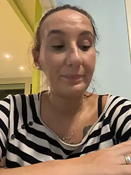 Онлайн чат XXX EmiliaLyn