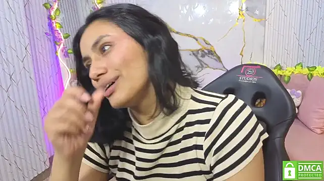 Chat +18 de PEACHY_TAY ao vivo