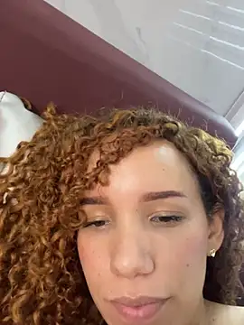 Chat XXX en directo de LunaVal_