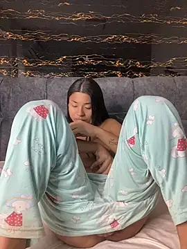 XXX chat uživo modela Romie_rous