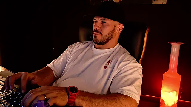AngeloEric – Naživo XXX chat