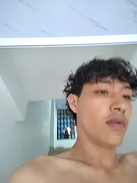 TonnyBottom live XXX chat