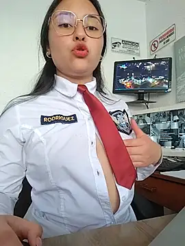 Queen_linda1 লাইভ XXX চ্যাট