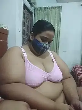 momo_loves' Live XXX Chat