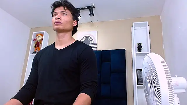GoldenBoy_23 XXX чат на живо
