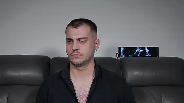 Živý XXX chat CrazyDom1