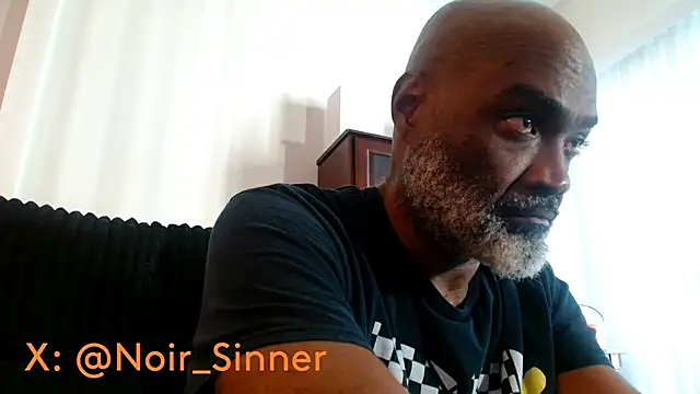 XXX chat uživo modela sinnernoir