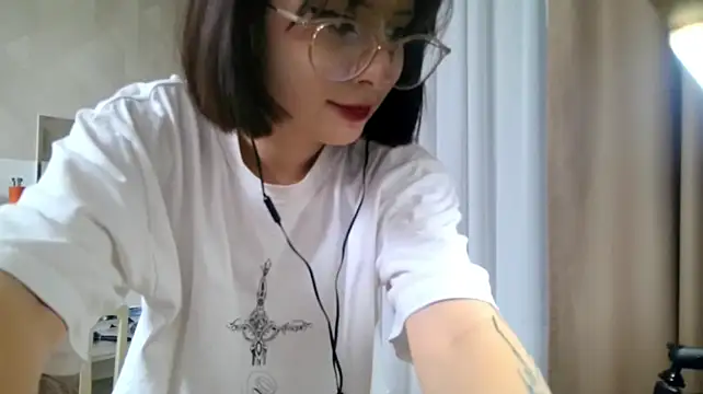 Chat +18 de NeomiMckillip ao vivo