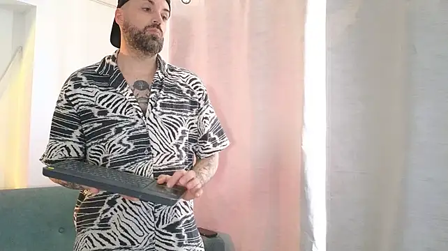 Chat +18 de Thecumshotroom ao vivo