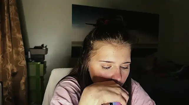 KatelinSpiegle's Live XXX Chat