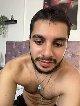 AmadeoWild লাইভ XXX চ্যাট