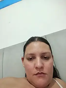 XXX chat uživo modela Mia_Hampton