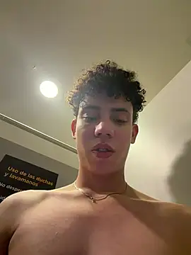 yoursexyjose Show Webcam