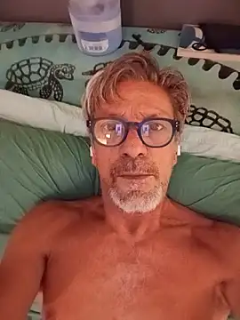 Deddyitalia3p Show in webcam