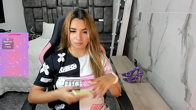 Czat XXX na żywo – nicol_080