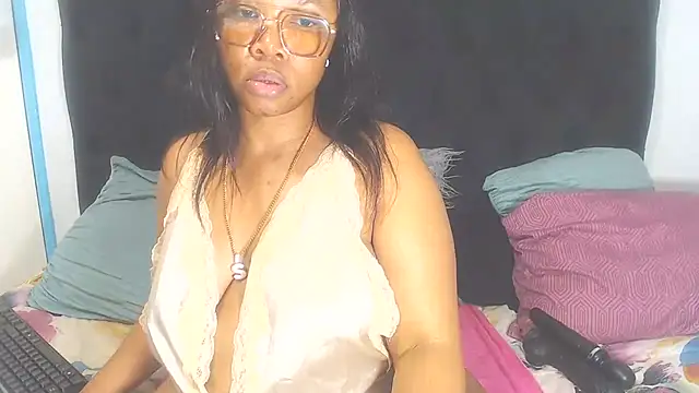 Chat XXX en directo de BootyClitQueen