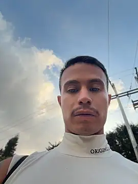 DOMINICKVEGAS77 élő XXX-chatje