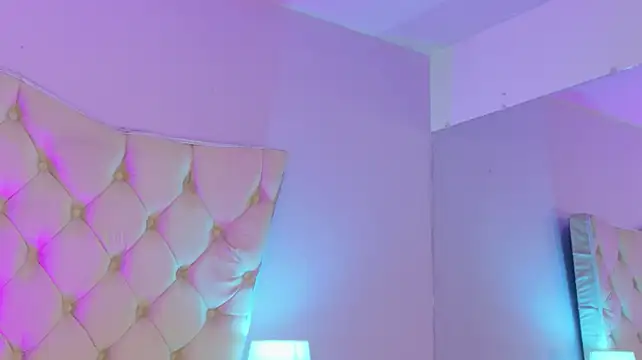 Chat +18 de Giigii_Hadiid_ ao vivo