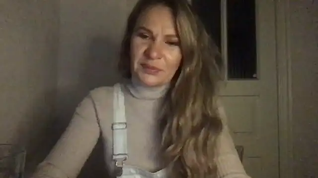 XXX chat uživo modela Tavonira