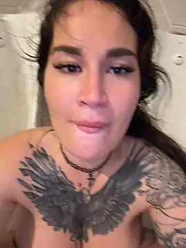 צ'אט XXX בשידור חי של TattooGirlAlia