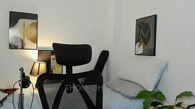 Thom_Ohtani's Live XXX Chat