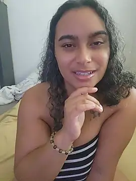 cinnaminnie's Live XXX Chat