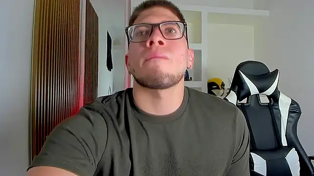 SebastianMaximoff_ Adlı Modelin Canlı XXX Sohbeti