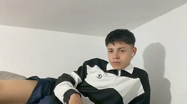 XXX chat uživo modela Andy_Belier23