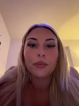 SarahWildy live XXX chat