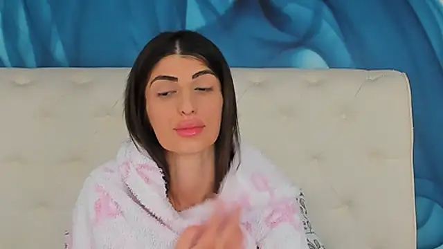 SkinnyDolly: онлайн-секс-чат