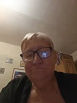 Molli1408 现场XXX聊天