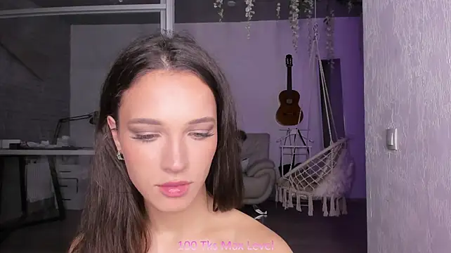 InnocentEvee Chat XXX in diretta