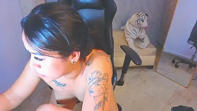 Lore18_b Live XXX-chat