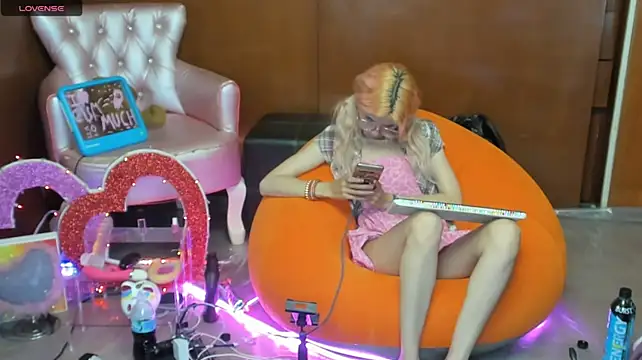 Skinygirl's Live XXX Chat