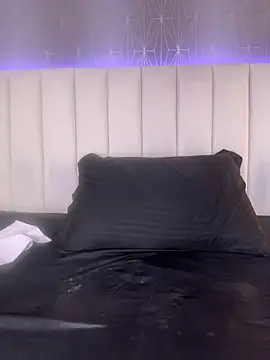 Mia-Medina Chat XXX live