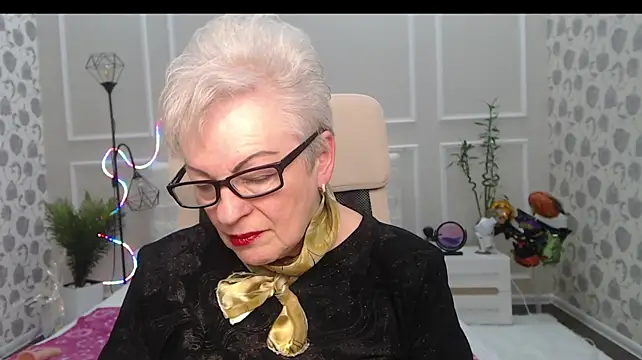 Chat +18 de KayleSmoll ao vivo