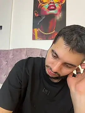 AmadeoWild Adlı Modelin Canlı XXX Sohbeti