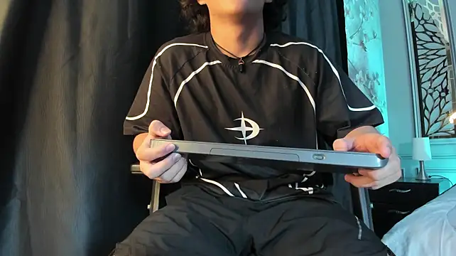 adrian_black86306 élő XXX-chatje