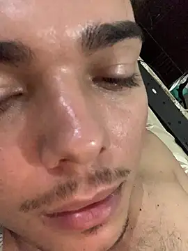 Show modela diassores na web-kameri