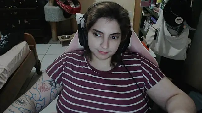 Chat +18 de VictoriaSaintes ao vivo