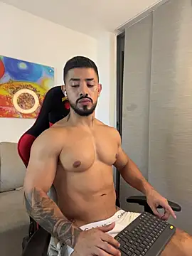 Ezzio_Scolaro Adlı Modelin Canlı XXX Sohbeti